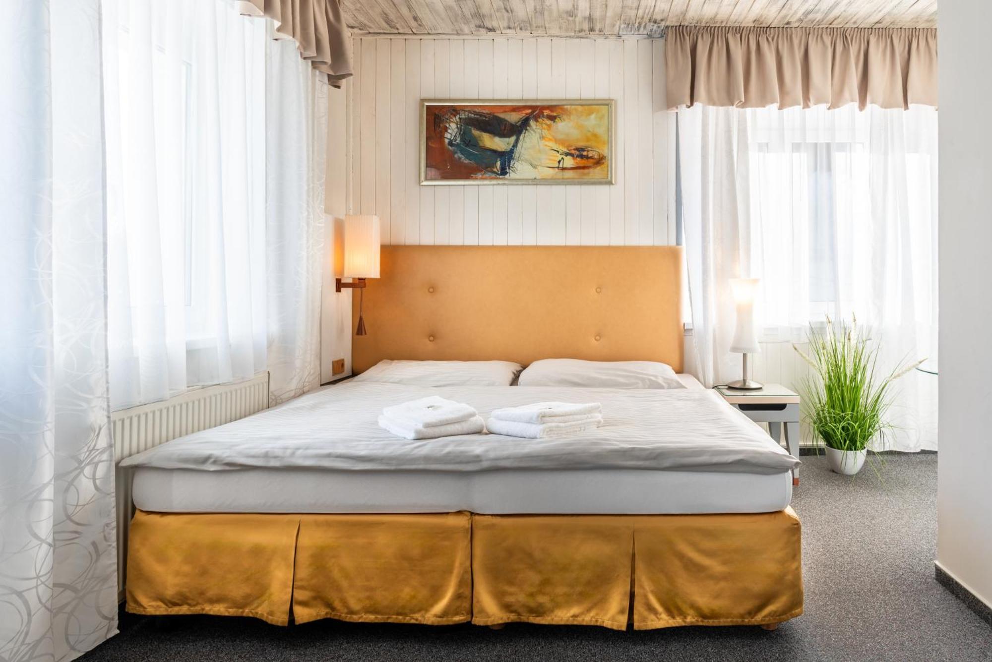 Hotel Schwarz Nové Hamry Екстериор снимка