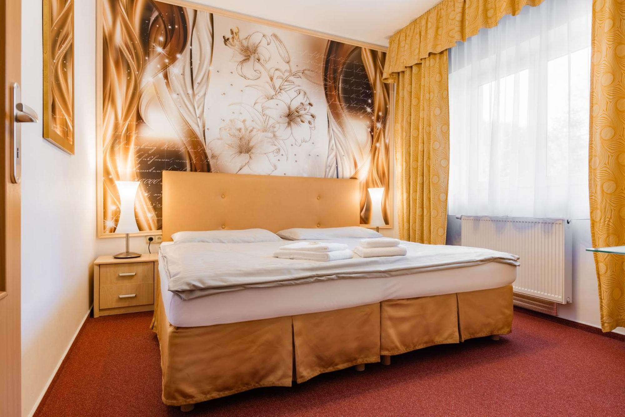 Hotel Schwarz Nové Hamry Екстериор снимка